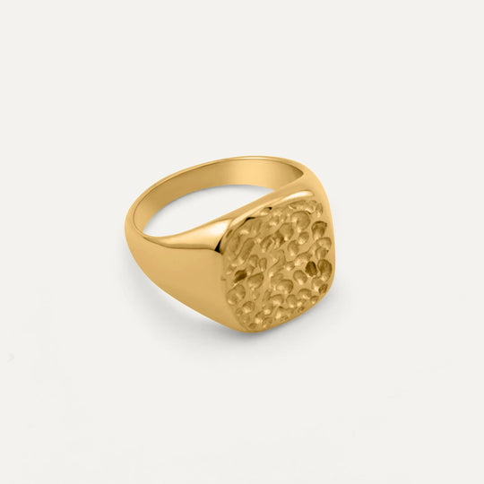 Hammered Ring (Guld) AMANTÉ COPENHAGEN