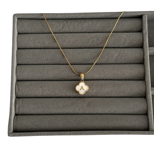 Clover Bogstavhalskæde (Guld)-A-45+5cm-AMANTÉ COPENHAGEN